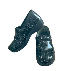 Dansko XP 2.0 Clogs – Rainbow Flecks – Size 40 Black Sparkle Glitter